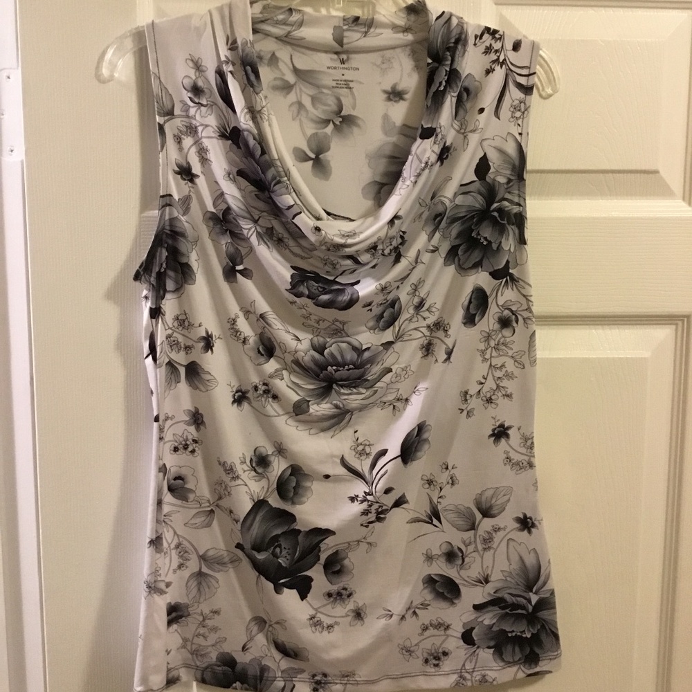 Worthington scooped top size M